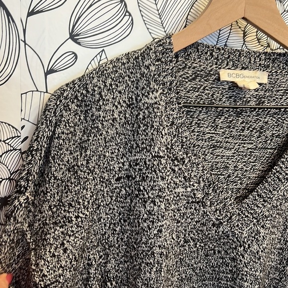 Bcbgeneration V Neck Sweater - Picture 2 of 2